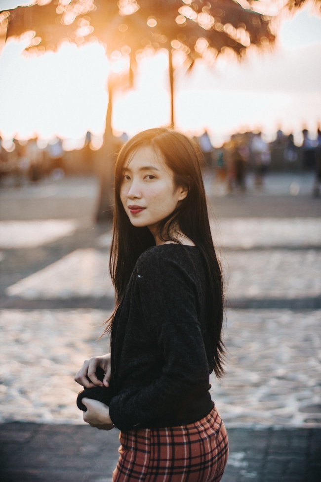 手枪与红唇